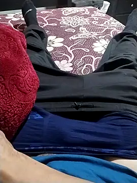 Snapshot of veintitres23 chatting on 11.18.25 veintitres23 online show from 11.18.25