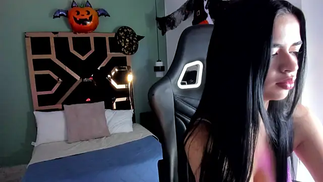 Ariadna Santos online show from 10.13.25