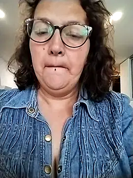 -saraqueen- online show from 10.16.25