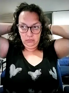 -saraqueen- online show from 10.21.25