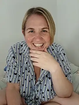 Snapshot of LaceyWestxx chatting on 10.11.25 LaceyWestxx online show from 10.11.25