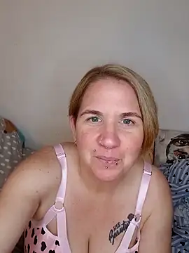 Snapshot of LaceyWestxx chatting on 11.11.25 LaceyWestxx online show from 11.11.25