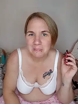 Snapshot of LaceyWestxx chatting on 11.12.25 LaceyWestxx online show from 11.12.25