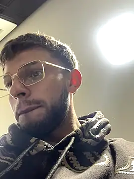 Snapshot of noah_red chatting on 11.13.25 noah red online show from 11.13.25