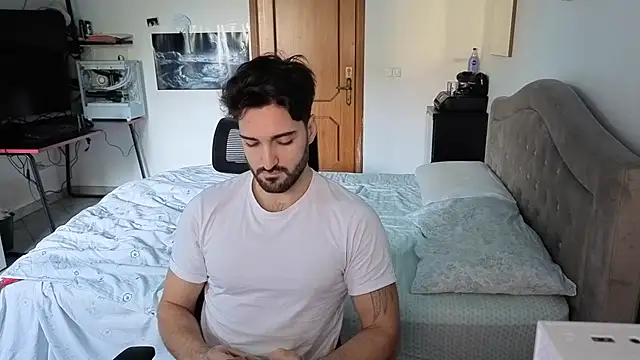 Snapshot of Al3xox02 chatting on 01.12.26 Al3xox02 online show from 01.12.26