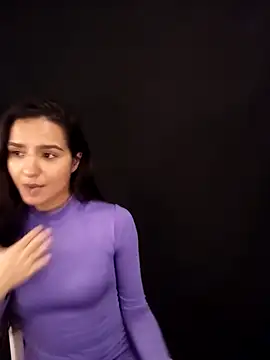 Snapshot of MissHazelnut chatting on 11.20.25 MissHazelnut online show from 11.20.25