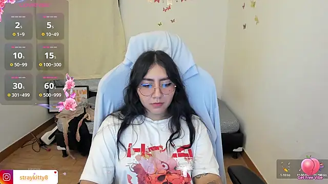 Snapshot of LoveLyy- chatting on 11.01.25 LoveLyy- online show from 11.01.25