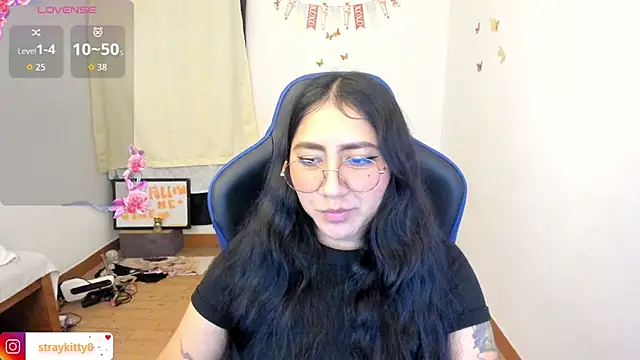 Snapshot of LoveLyy- chatting on 06.23.26 LoveLyy- online show from 06.23.26