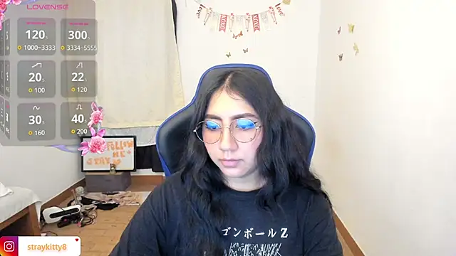 Snapshot of LoveLyy- chatting on 06.23.26 LoveLyy- online show from 06.23.26