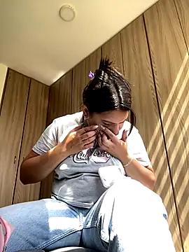 Stefany Bam online show from 12.14.25