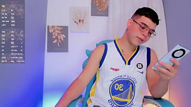 Snapshot of alex_boyy chatting on 11.07.25 alex boyy online show from 11.07.25