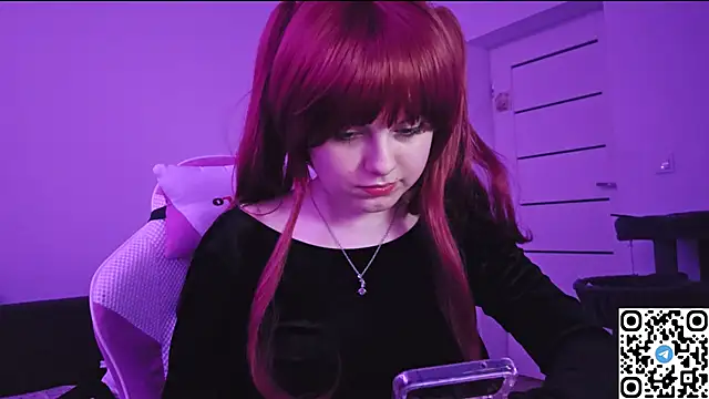 Snapshot of KristiBloom chatting on 11.14.25 KristiBloom online show from 11.14.25