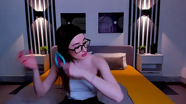 Olivia Grantt online show from 11.14.25