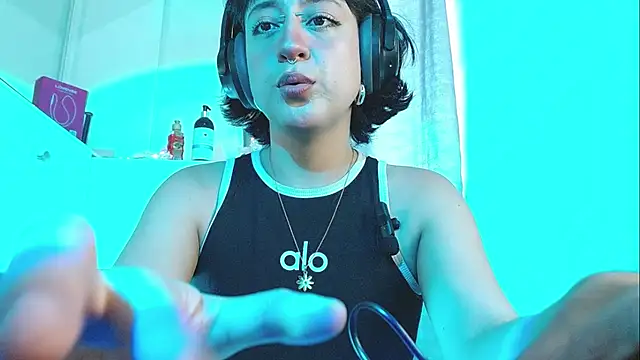 Snapshot of zora_blue777 chatting on 10.18.25 zora blue777 online show from 10.18.25