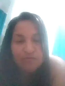 Snapshot of lucia00xx chatting on 10.19.25 lucia00xx online show from 10.19.25