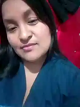 Snapshot of lucia00xx chatting on 10.23.25 lucia00xx online show from 10.23.25