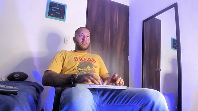 Snapshot of Dann_17_ chatting on 11.29.25 Dann 17 online show from 11.29.25