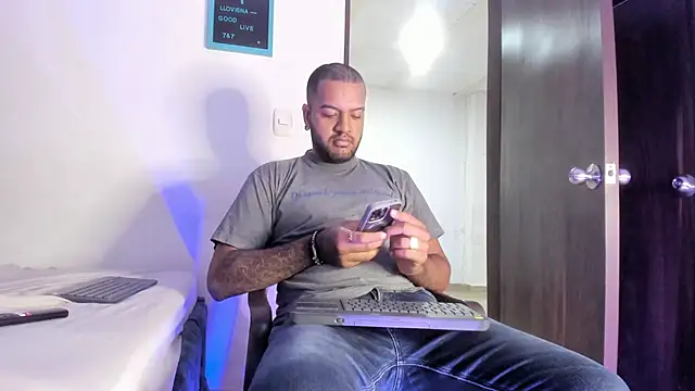 Snapshot of Dann_17_ chatting on 12.02.25 Dann 17 online show from 12.02.25