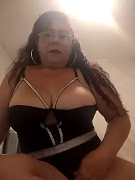 Snapshot of Kamila70 chatting on 11.26.25 Kamila70 online show from 11.26.25