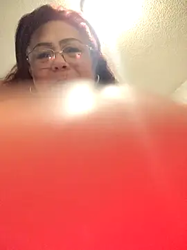 Snapshot of Kamila70 chatting on 12.18.25 Kamila70 online show from 12.18.25