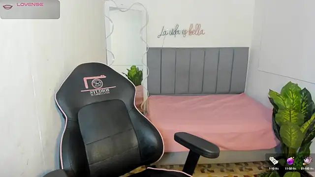 THIANA TAY online show from 10.24.25