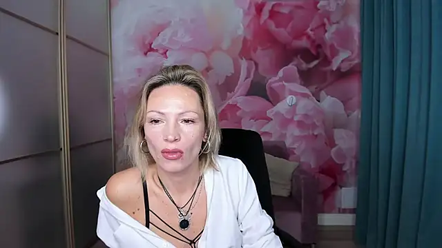 AlinaMoor online show from 10.24.25