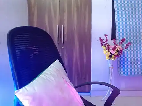 Snapshot of Roiseeee chatting on 03.30.26 Roiseeee online show from 03.30.26