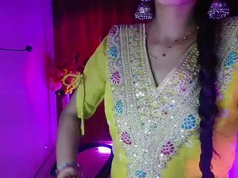 Snapshot of Roiseeee chatting on 04.08.26 Roiseeee online show from 04.08.26