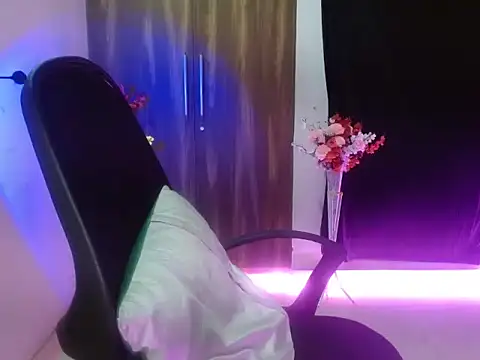 Snapshot of Roiseeee chatting on 04.12.26 Roiseeee online show from 04.12.26