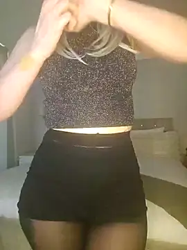 Snapshot of mshiddendesire chatting on 10.06.25 mshiddendesire online show from 10.06.25