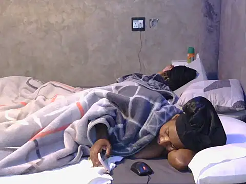 Snapshot of petite_queenx chatting on 10.30.25 petite queenx online show from 10.30.25