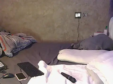 Snapshot of petite_queenx chatting on 11.10.25 petite queenx online show from 11.10.25