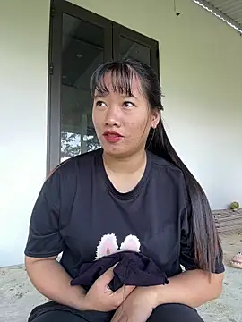 TrangNemo online show from 10.17.25