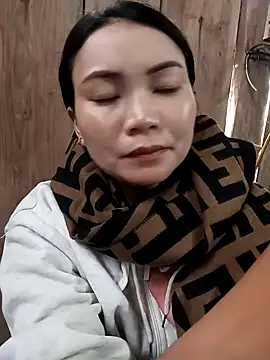 Snapshot of kun-love chatting on 11.14.25 kun-love online show from 11.14.25