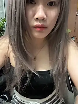 Snapshot of Beyeuuu chatting on 04.13.26 Beyeuuu online show from 04.13.26