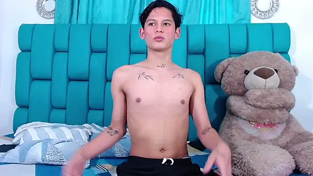 Snapshot of Brian_hot chatting on 10.11.25 Brian hot online show from 10.11.25