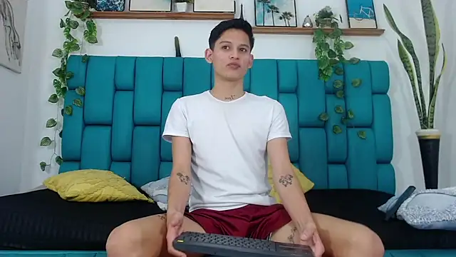 Snapshot of Brian_hot chatting on 10.30.25 Brian hot online show from 10.30.25