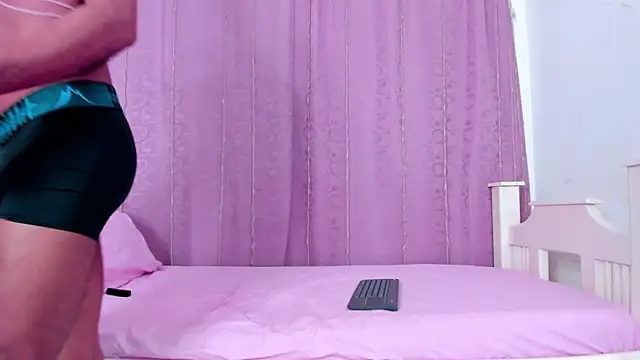 nahomy smiith online show from 10.19.25