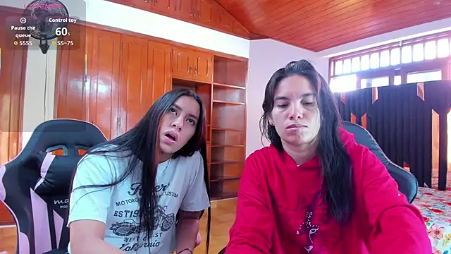 Sofy and Mia online show from 12.22.25