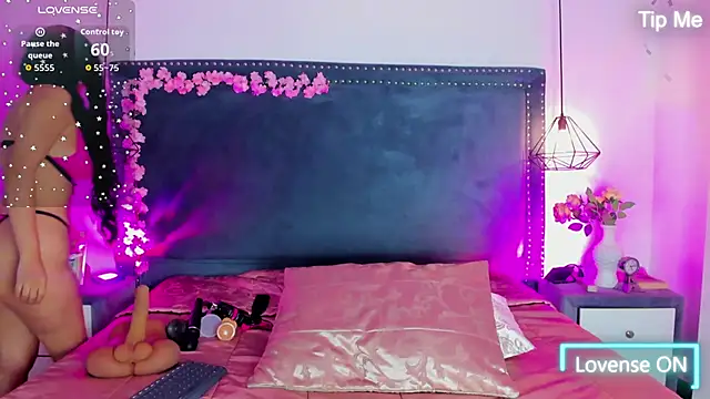 Emma Saylor online show from 10.16.25