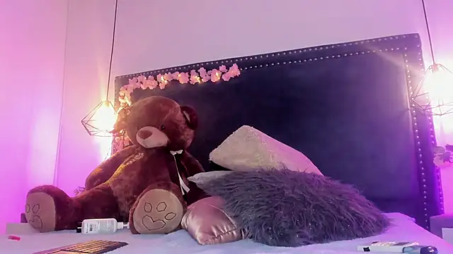 Emma Saylor online show from 04.13.26