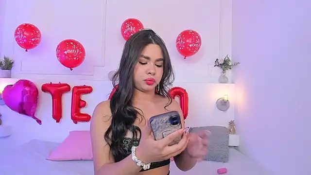 Snapshot of TianaGlow44 chatting on 02.14.26 TianaGlow44 online show from 02.14.26