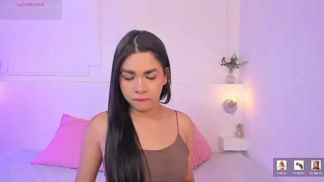 Snapshot of TianaGlow44 chatting on 02.17.26 TianaGlow44 online show from 02.17.26