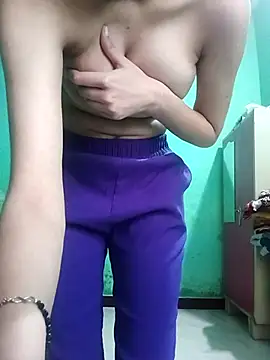 Snapshot of Hornyme18 chatting on 12.01.25 Hornyme18 online show from 12.01.25