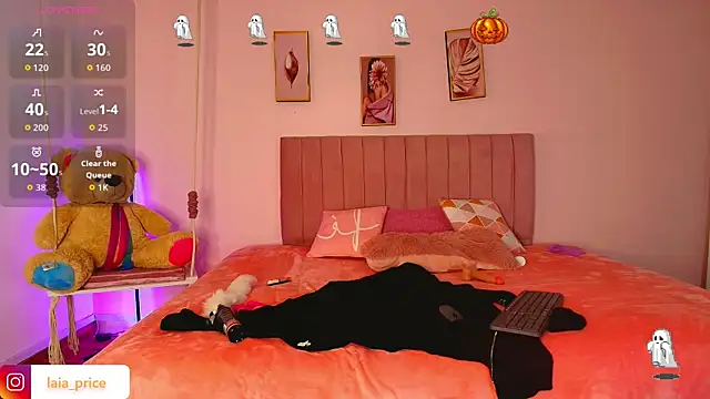 Snapshot of little_ellie_1 chatting on 10.25.25 little ellie 1 online show from 10.25.25