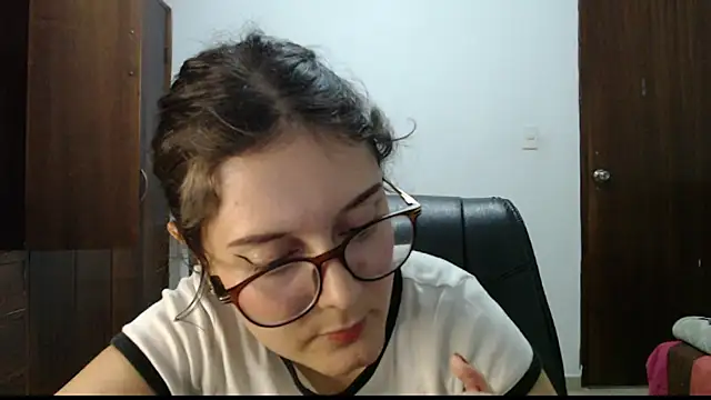Snapshot of CarlaLorez chatting on 05.19.26 CarlaLorez online show from 05.19.26