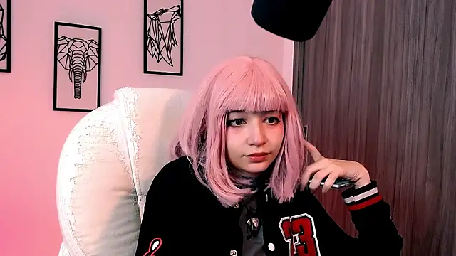 Snapshot of EmuOtori chatting on 10.09.25 EmuOtori online show from 10.09.25