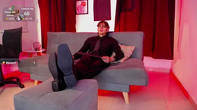 Snapshot of spike_spigell chatting on 10.28.25 spike spigell online show from 10.28.25