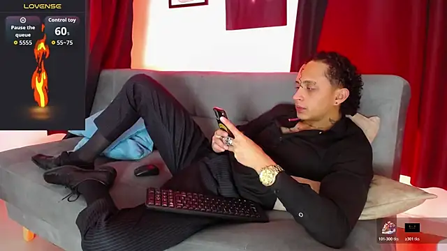 Snapshot of spike_spigell chatting on 11.01.25 spike spigell online show from 11.01.25