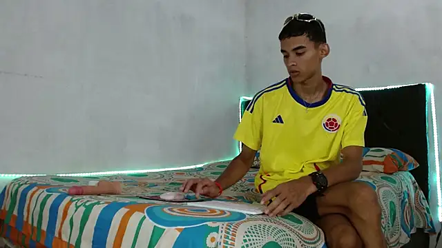 Snapshot of Paulosex12 chatting on 10.15.25 Paulosex12 online show from 10.15.25